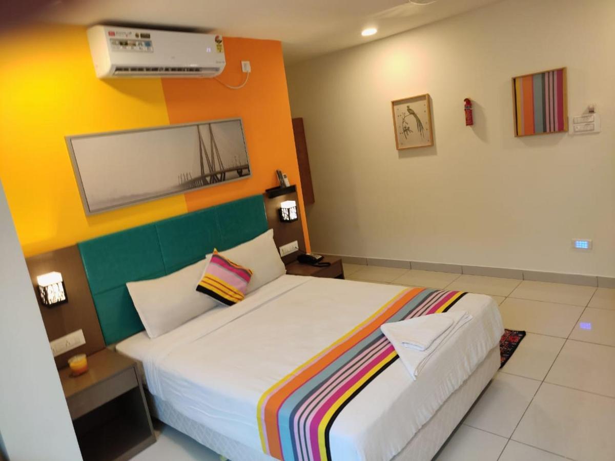 Hotel White Fields Hitec City, Hyderabad Esterno foto