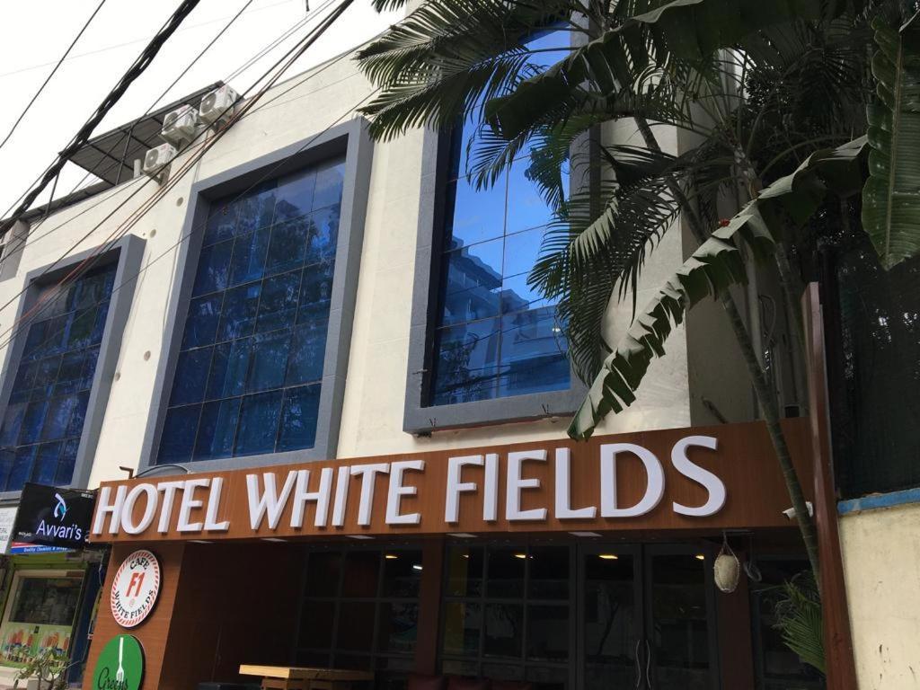 Hotel White Fields Hitec City, Hyderabad Esterno foto