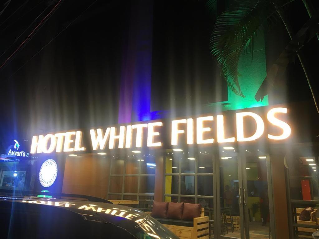 Hotel White Fields Hitec City, Hyderabad Esterno foto