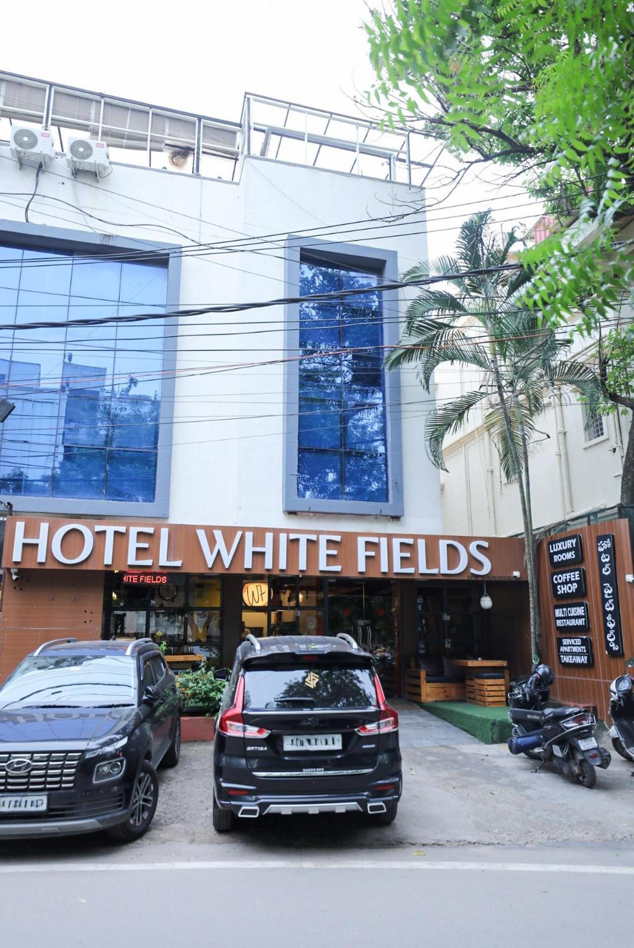 Hotel White Fields Hitec City, Hyderabad Esterno foto