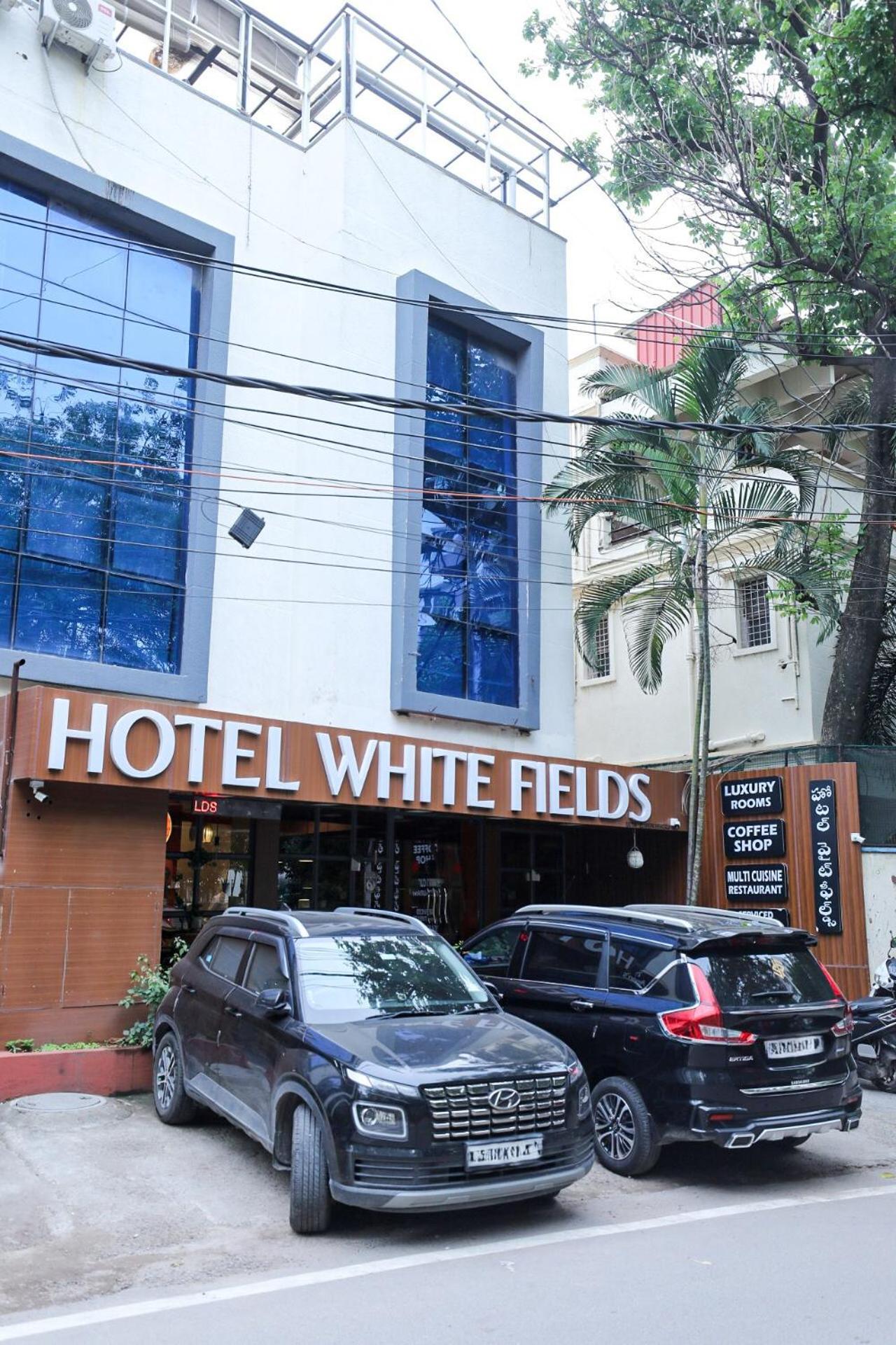 Hotel White Fields Hitec City, Hyderabad Esterno foto